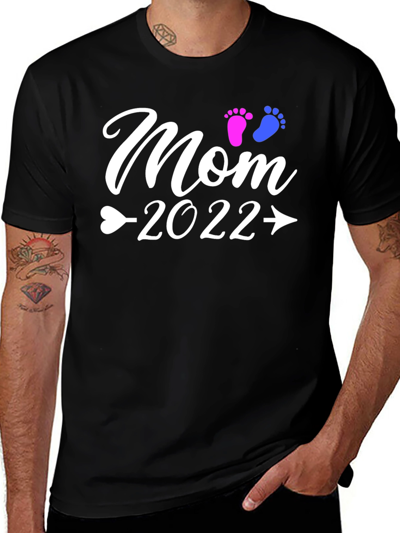 Mom 2022 Baby Footprints Graphic T-Shirt