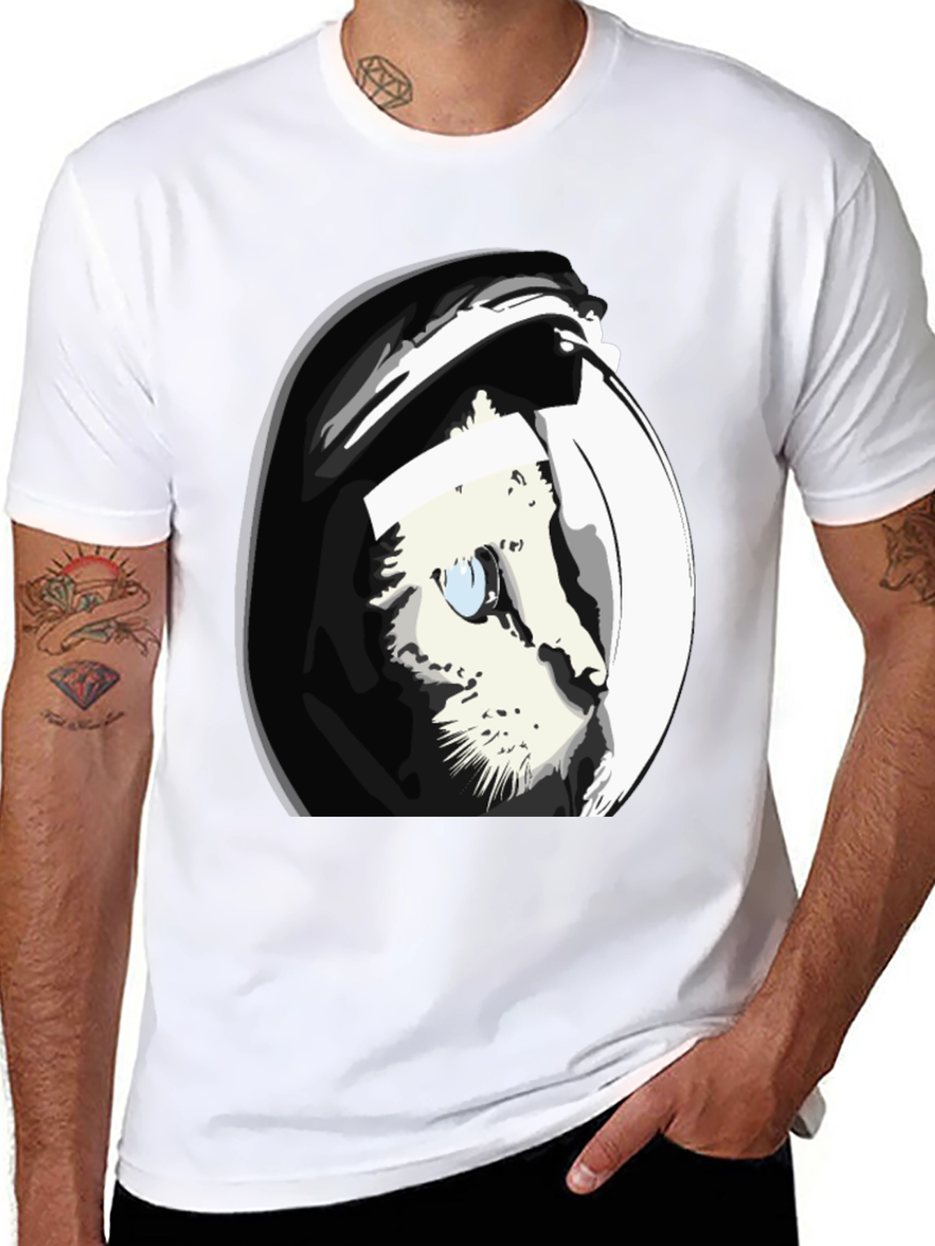 Cat Astronaut Graphic Tee - Cool Black T-Shirt