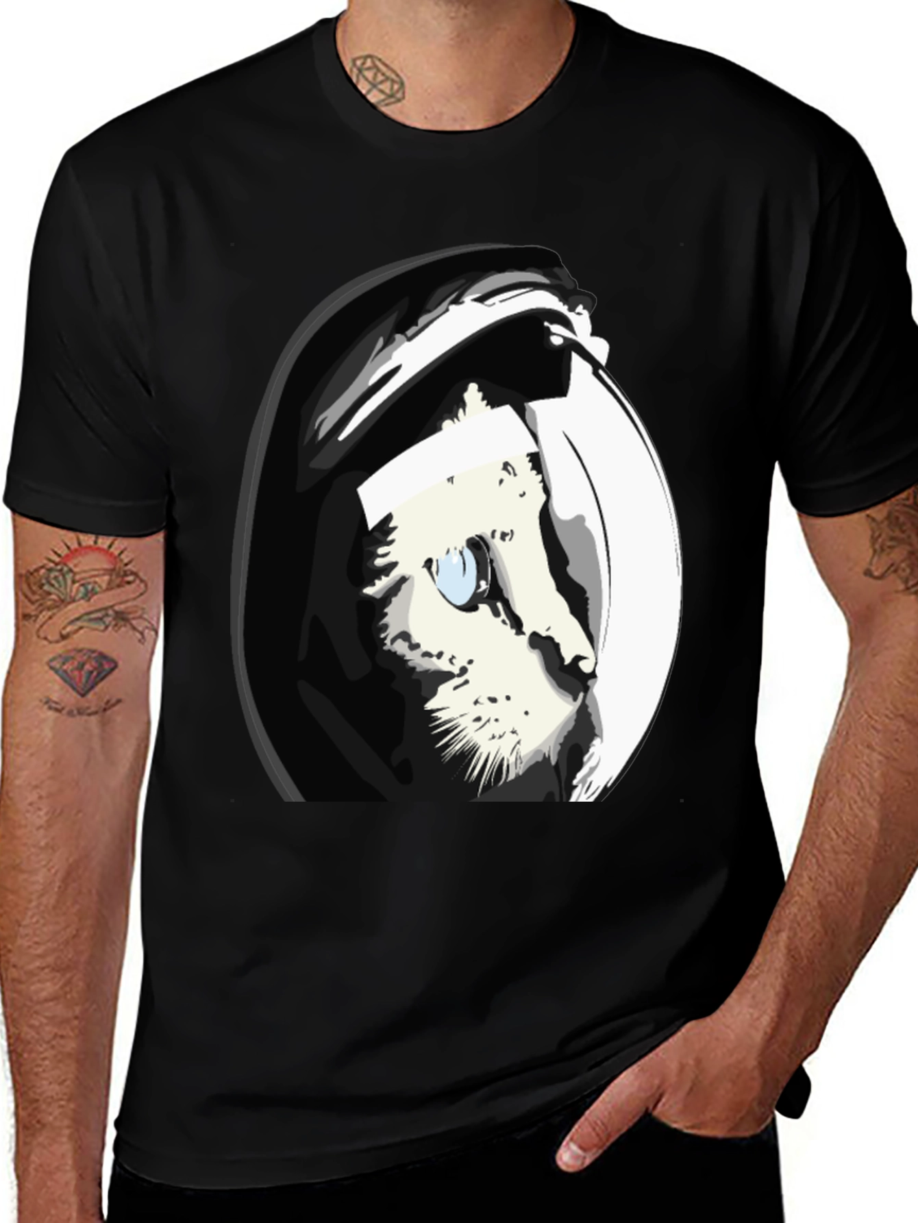 Cat Astronaut Graphic Tee - Cool Black T-Shirt