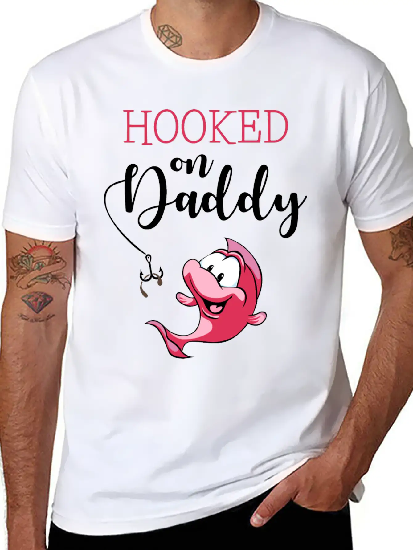 Hooked On Daddy_Pink Casual Graphic T-Shirt – Simple And Comfortable Daily Wear